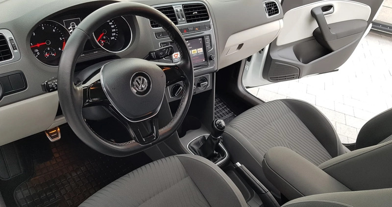 Volkswagen Polo cena 38900 przebieg: 145000, rok produkcji 2016 z Strzegom małe 781